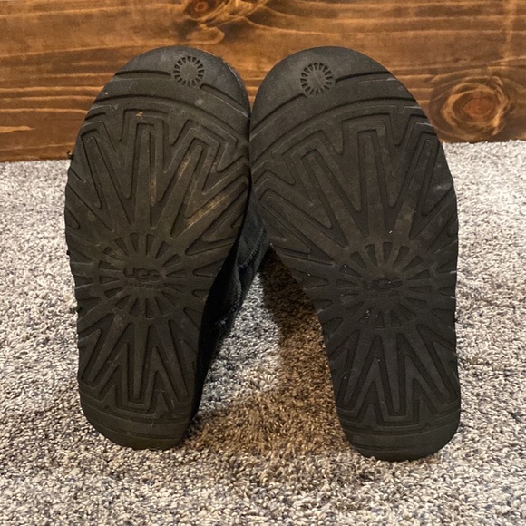 Black UGG boots - Picture 4 of 6